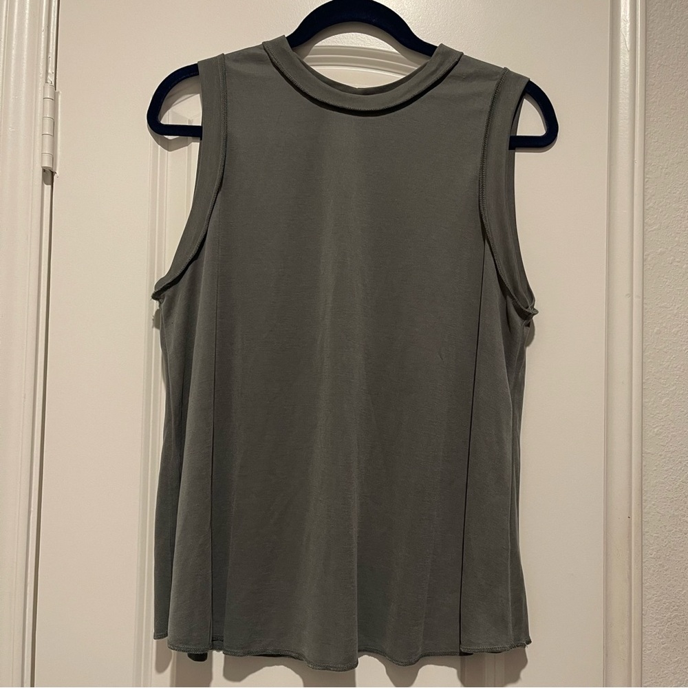 Ces Femme Light Green Sleeveless Muscle Tee